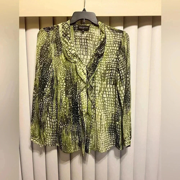 Jones New York animal printed Ruffled button down shirt size 14, like new - Picture 3 of 10